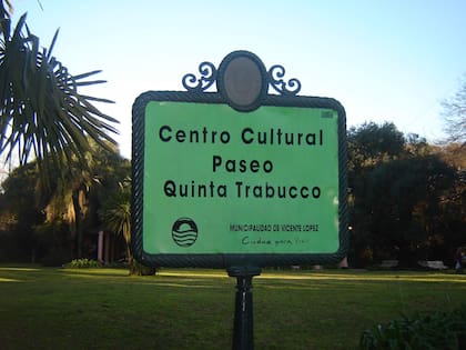 La Municipalidad de Vicente López se hizo cargo de la Quinta Trabucco en 1990 y desde entonces se dictan cursos y talleres gratuitos y hay muestras y recitales con entrada litre. 