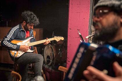 La música ejecutada en vivo le da una coloratura especial al espectáculo
