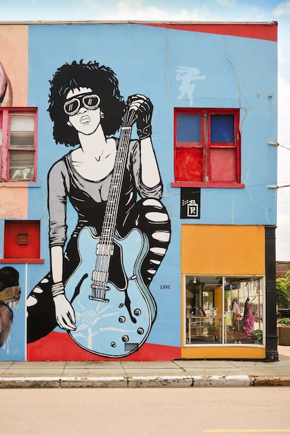 La música en Clarksdale también se vive en los murales de la calle.
