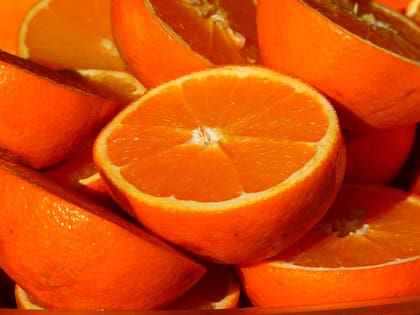 La naranja posee antioxidantes que combaten los radicales libres (Foto ilustrativa: PEXELS)
