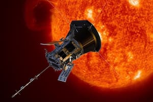 La NASA compartió una increíble imagen del Sol mientras emite una llamarada brillante
