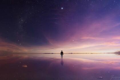 Panorámica crepuscular en el salar de Uyuni en Bolivia. "Mi equipo fotográfico es una cámara Canon 5D Mark IV y un lente Canon 16-35mm f2.8"