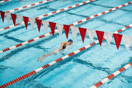 La natación se perfila como el mejor deporte para el verano
