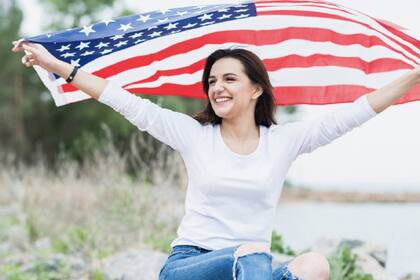 La naturalización es el proceso para que un extranjero se convierta en ciudadano estadounidense