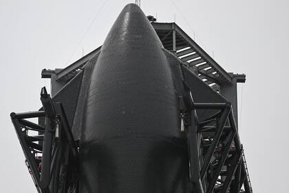 La nave de SpaceX en la plataforma de lanzamiento antes de la prueba de vuelo de la nave estelar de SpaceX desde la base estelar de Boca Chica, Texas, el 16 de abril de 2023. 
