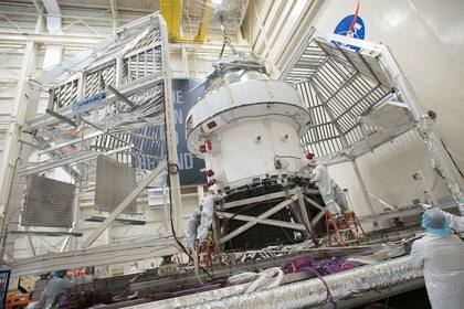 La nave espacial Orión, que llevará a la tripulación de la misión Artemis, está siendo probada en Ohio