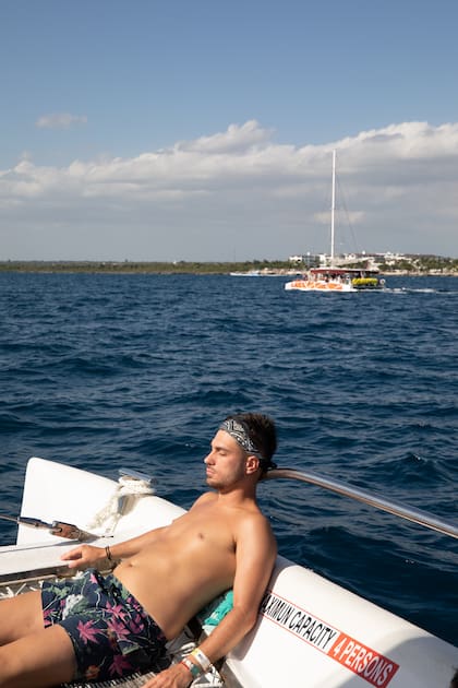 La navegación en lancha o catamarán es una de las partes más placenteras de la excursión