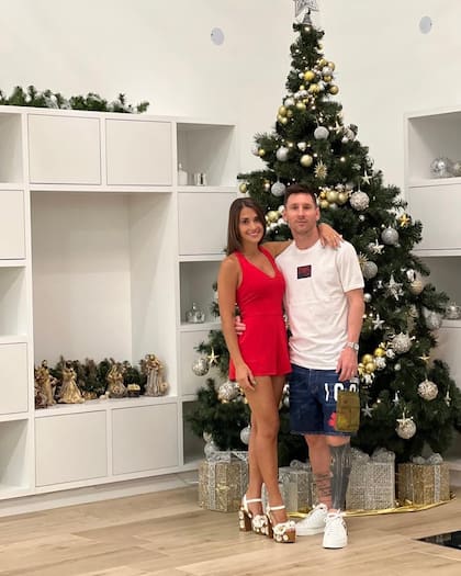 Antonela Rocuzzo y Lionel Messi cambiaron el frío de París por el calor de Rosario