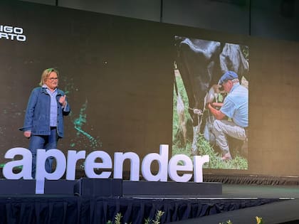 La necesidad económica la llevó, a los 23 años, a emprender en su pueblo, con hijos mellizos. “Con ser maestra rural el sueldo no alcanzaba para mantener una familia, entonces pensé qué es lo mejor que yo puedo hacer y comencé a hacer tortas”, relató