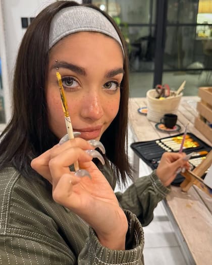 La Nena de Argentina se mostró feliz con el pincel en la mano y dejó en claro a sus seguidores que esta es la nueva terapia por fuera de la música que la ayudará a recomponerse