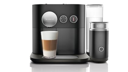 La Nespresso Expert & Milk permite crear una receta de café a medida mediante el ajuste de diversos parámetros, tales como la cantidad y la temperatura del agua, desde la aplicación móvil oficial
