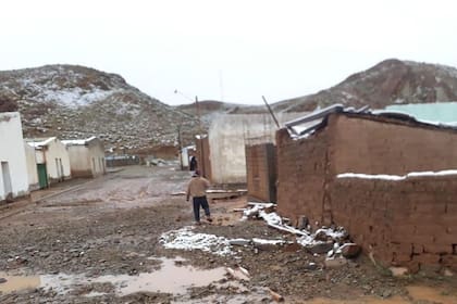 La nevada en Jujuy, inusual para esta época del año, llegó al mismo tiempo que Tierra del Fuego se vio afectada por una ola de calor
