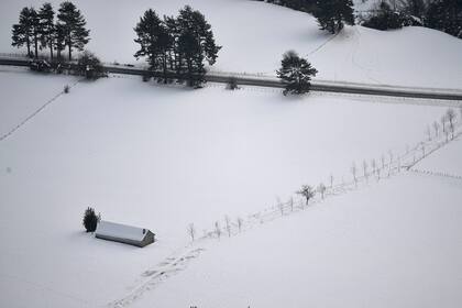 La nieve cubrió los campos en Belagua, al norte de España