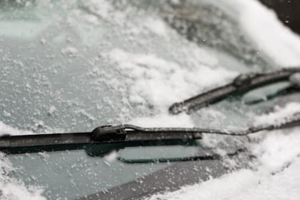 La nieve no debe cubrir el parabrisas ni los espejos para que los conductores puedan manejar de forma segura en Nueva York