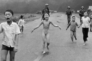 Suspenden la atribución de autor de la célebre foto de Vietnam al ganador del Pulitzer Huynh Cong Ut