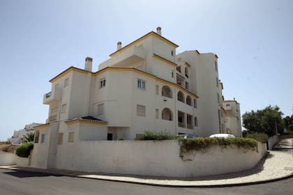 La niña podría haber salido del complejo en el que estaba hospedada con sus padres y sus hermanos y, una vez en la calle, podría haber sufrido un accidente, dice otra de las teorías