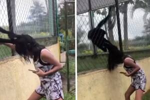 Molestaba a un mono en el zoológico y el animal tuvo una reacción que dejó atónitos a todos