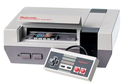 La Nintendo Entertainment System o NES, la consola japonesa que hace 40 años fue un boom de ventas y definió la evolución de la industria en las décadas siguientes