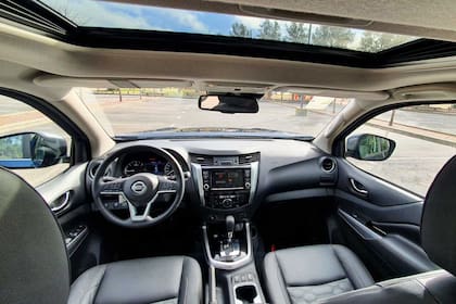 La Nissan Frontier Platinum tiene un interior de buena calidad de materiales y terminaciones
