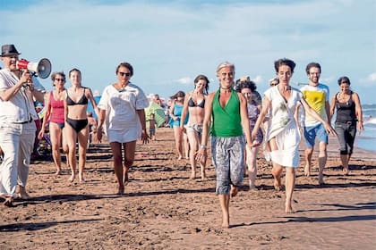 La Noche de las Ideas llegó a la Argentina hace nueve años y se hacía en verano en Pinamar y Ostende, con performances en la playa