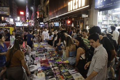 La Noche de las librerías 2024: este sábado, de 18 a 1 am, con epicentro en la avenida Corrientes