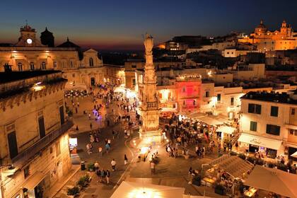 La noche en Ostuni también tiene su magia