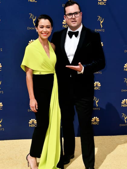 La nominada Tatiana Maslany junto a su compañero en Orphan Black, Kristian Bruun