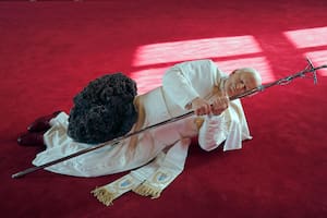 El papa aplastado por un meteorito: de quién es la obra, ¿del que tiene la idea o del que la materializa?