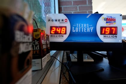 La norma prohíbe vender boletos por internet o apps, lo que obliga a los jugadores a acudir a comercios físicos habilitados