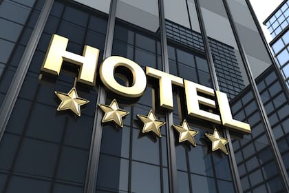 La norma se aplicará primero a hoteles con más de 50 habitaciones y luego a los más pequeños desde enero de 2026
