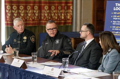 La normativa de Kathy Hochul diferencia explícitamente la cooperación criminal de la civil, lo que permite que las fuerzas locales colaboren con el ICE en la captura de delincuentes peligrosos