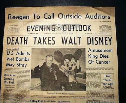 La noticia de la muerte de Walt Disney en el periódico Evening Outlook de Santa Mónica, California