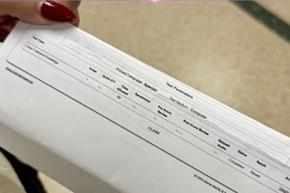 La notificación ocurrió cuando se presentó en una oficina de Miami-Dade para retirar la credencial física