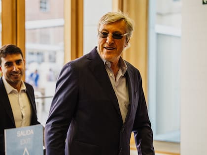 La novela de Alejandro G. Roemmers lleva un prólogo de Mario Vargas Llosa, el último texto que escribió el premio Nobel