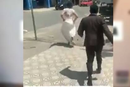 La novia decidió escapar de su boda (Captura video)