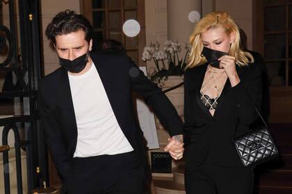 La novia lucirá en su gran día dos trajes de Valentino y su hermano será su padrino. Brooklyn también le concedió ese honor a sus hermanos, Romeo y Cruz.