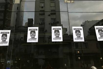 Los carteles pegados en Caballito para pedir Justicia