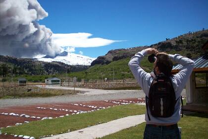 La nube de cenizas del volcán Copahue que entró en actividad