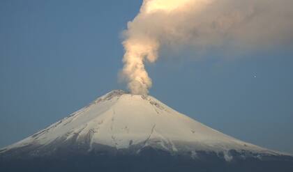 La nube se originó en una serie de emisiones del Popocatépetl, cuyos gases y materiales expulsados fueron captados por satélites de la NOAA (Imagen del Gobierno de México y Cenapred)