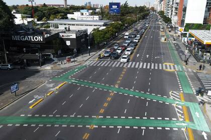 La nueva bicisenda de la avenida Del Libertador, en el tramo entre la General Paz y el viaducto Mitre, tiene un carril en cada mano