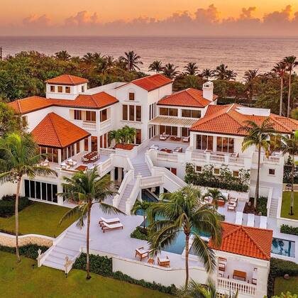 La nueva casa de Sean Hannity cuenta con ocho habitaciones, diez baños y medio, y casi dos acres de terreno frente al mar