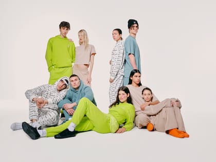 La nueva colección Topper x Cher.Mix reversiona los clásicos, para transformarla en una línea relajada y casual pero sin perder el estilo.