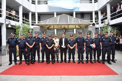 La nueva cúpula de la policía bonaerense, con el ministro de Seguridad de la provincia, Cristian Ritondo