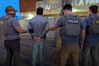 El ICE prohíbe a agencias locales informar sobre redadas: qué significa para los migrantes