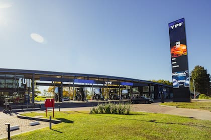 La nueva estación Black suma beneficios exclusivos de Serviclub y propone una experiencia que mezcla movilidad, retail y gastronomía premium.