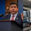 Nueva ley de transporte público en Illinois: la firmó JB Pritzker y promete un profundo cambio