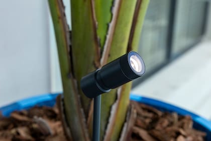 La nueva línea de proyectores exteriores Olaf, pensada para brindar luz puntual en paisajismo, vegetación o esculturas.