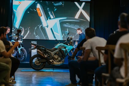 La nueva moto cuenta con un botón SOS