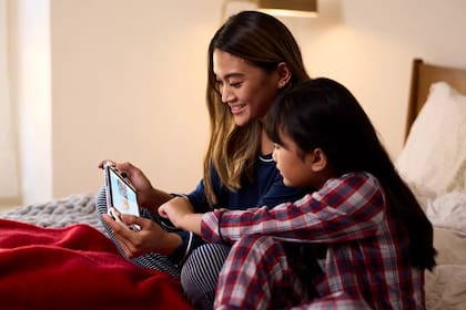 La nueva Nintendo Switch OLED tiene más memoria interna (64 GB) pero el mismo tamaño general que el modelo presentado en 2016