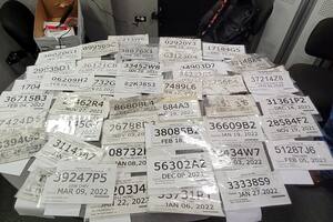 La nueva normativa exige que todos los autos en Texas cuenten con placas metálicas permanentes desde julio, en un intento por cortar con el uso criminal de etiquetas de papel